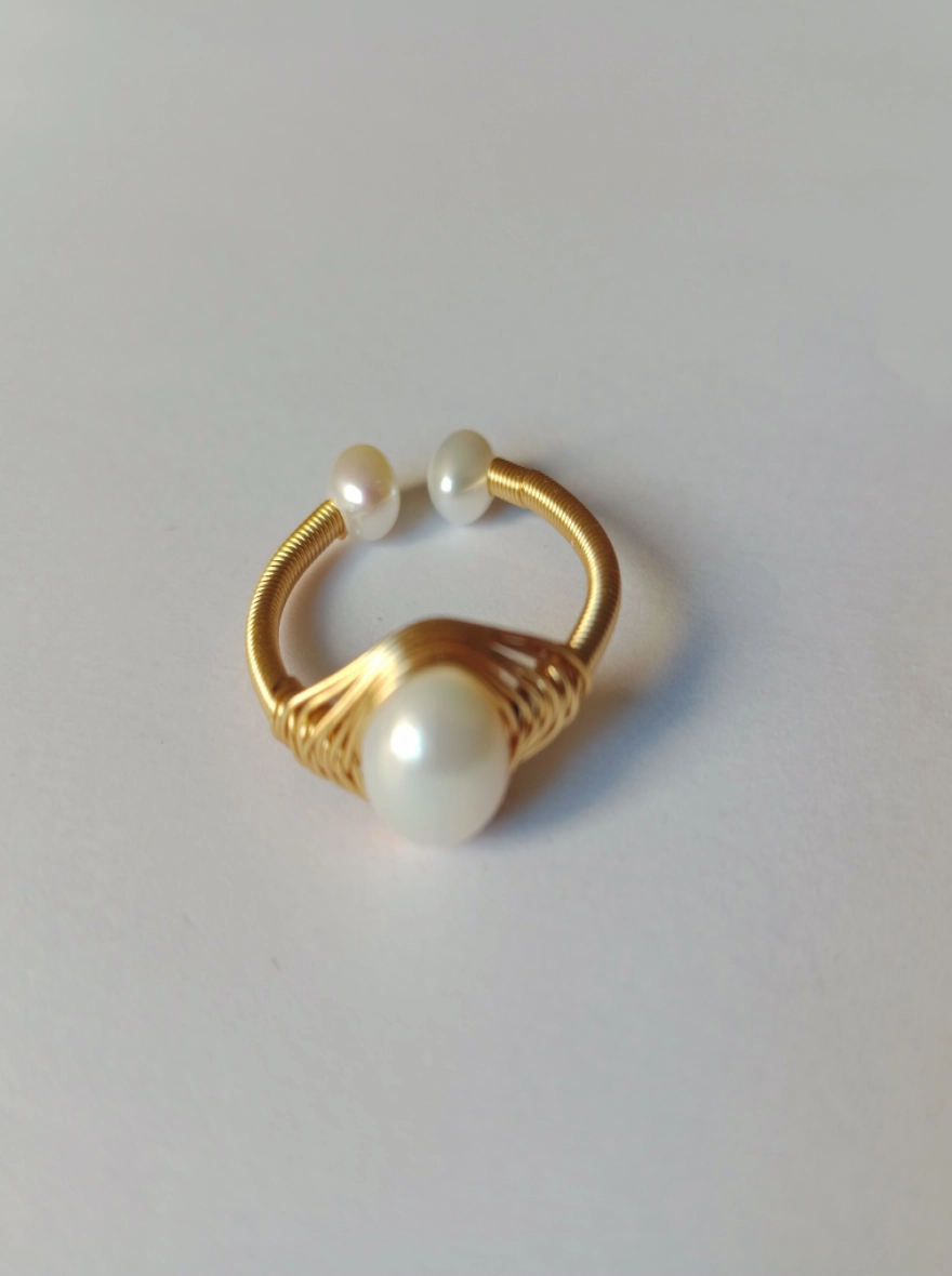 Pearl Adjustable Finger Ring with gold plating Body