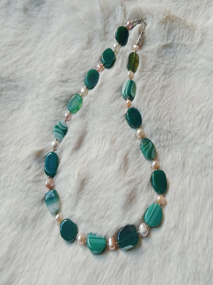 Pearl One Layer Necklace with Green Stone