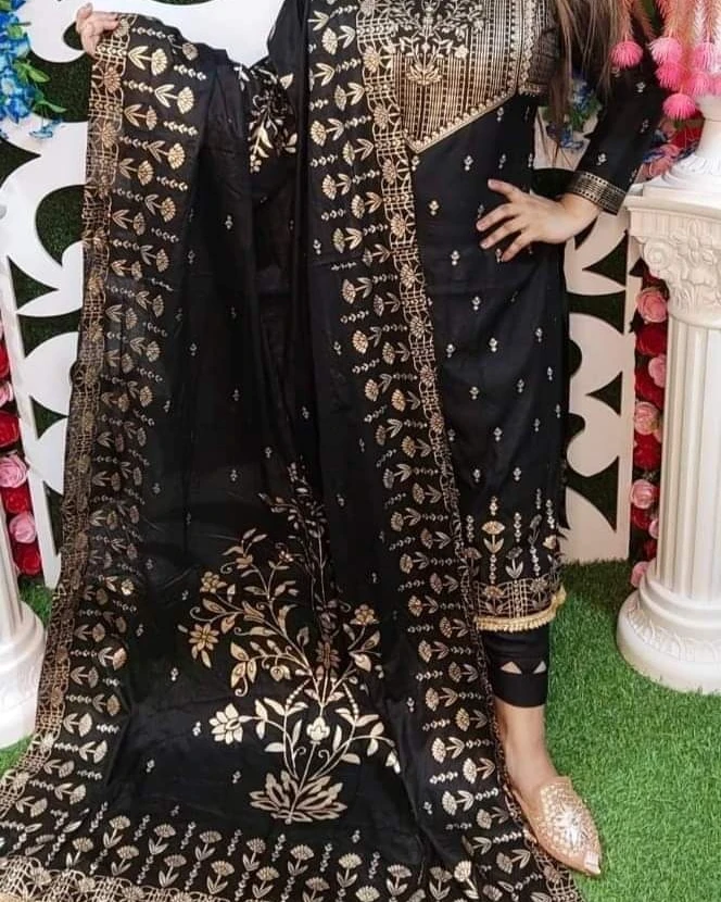 Deep Magenta Traditional Motif 3-Piece Salwar Kameez Suit