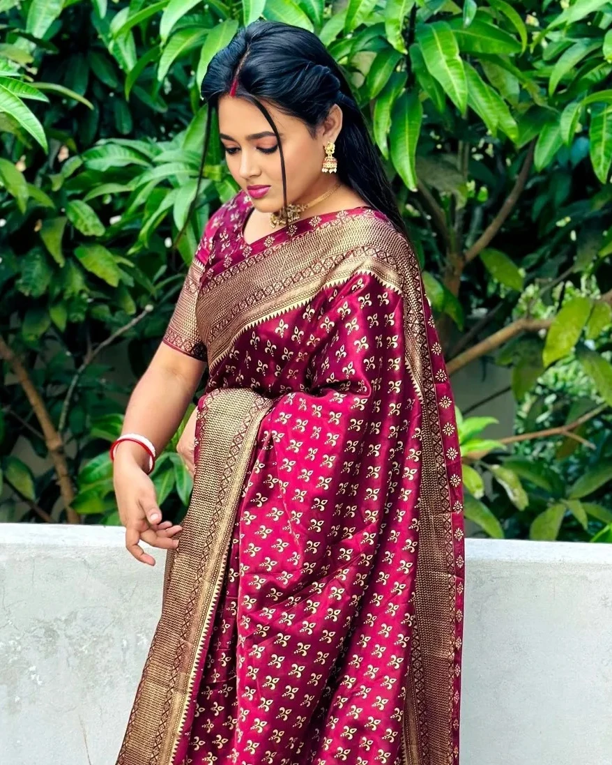 Royal Magenta Golden Zari Banarasi Silk Shari