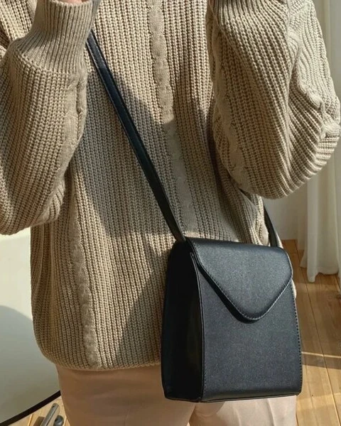 Premium Korean Vertical Phone Bag – Minimalist Leather Crossbody