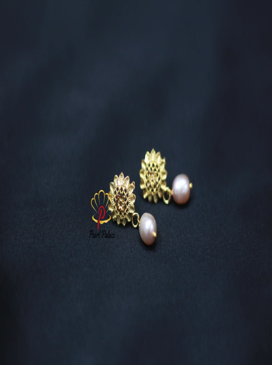 Peach Rice Pearl and Gold-Plated Necklace and Earring Set.