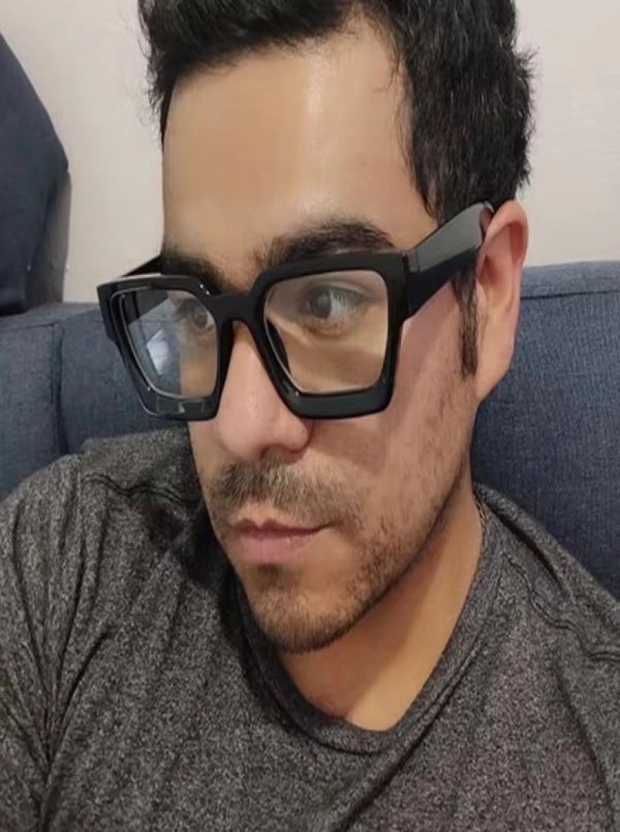 Stylish fat black frame eyeglass