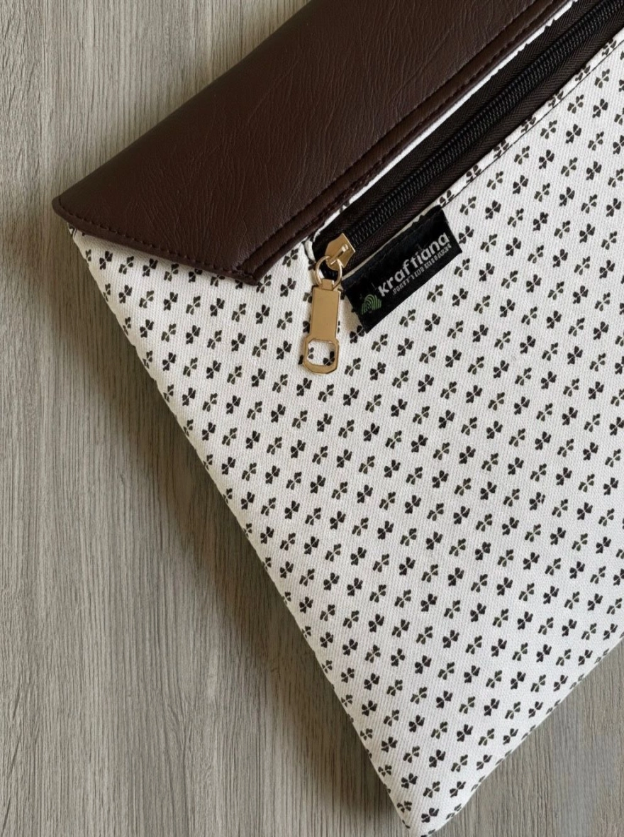 Oxford Polka Dot & Espresso Laptop Sleeve