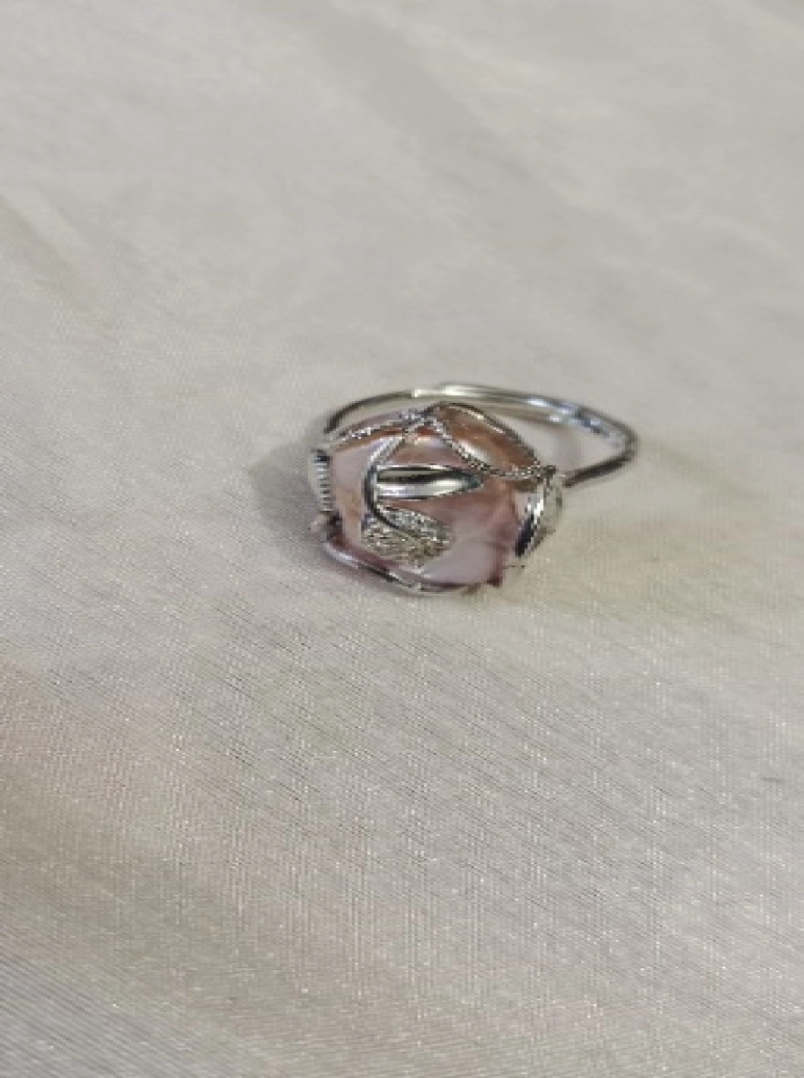 Mother Pearl Adjustable Finger Ring