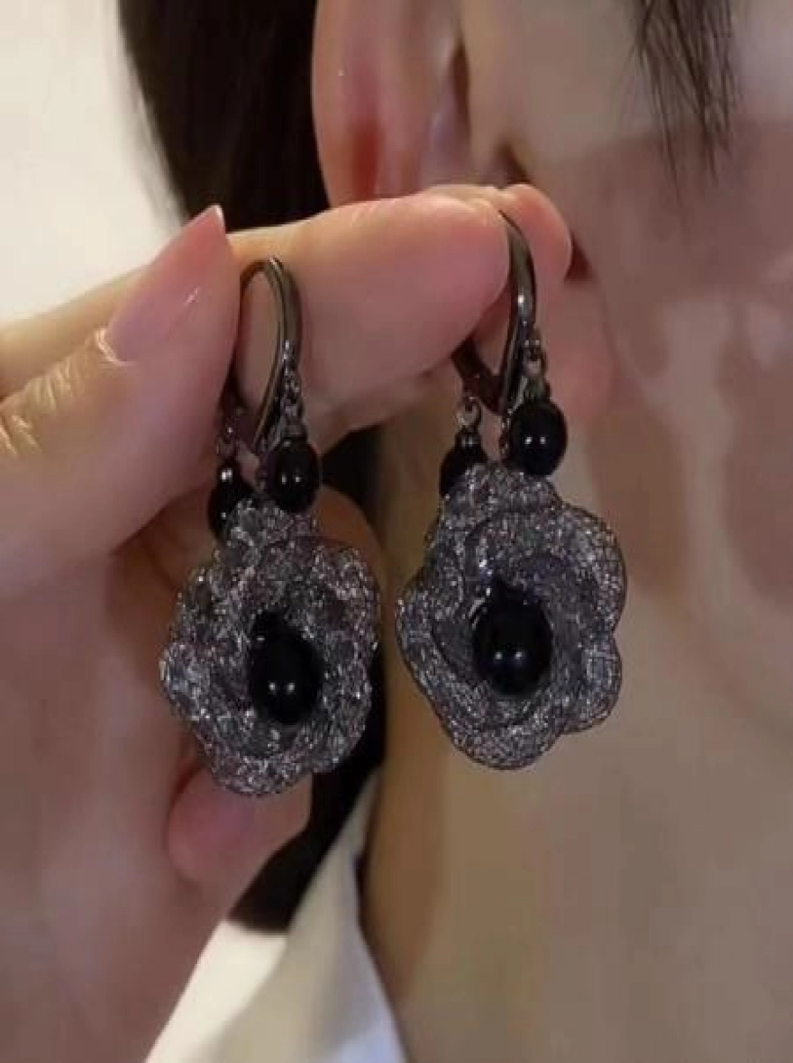 Premium Quality Black Lace Rose Drop Earrings – Asymmetric Design