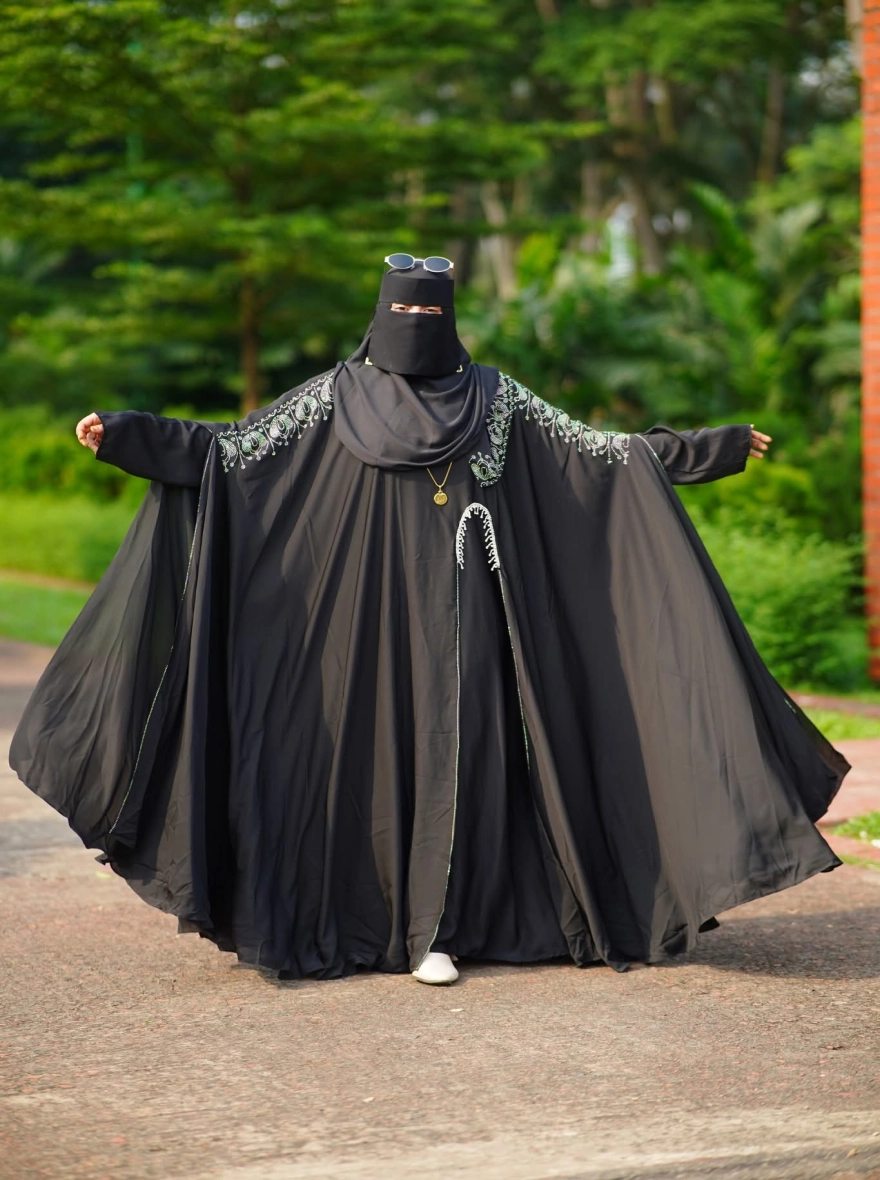 Monochrome Zig-Zag Embroidered Open Abaya Set