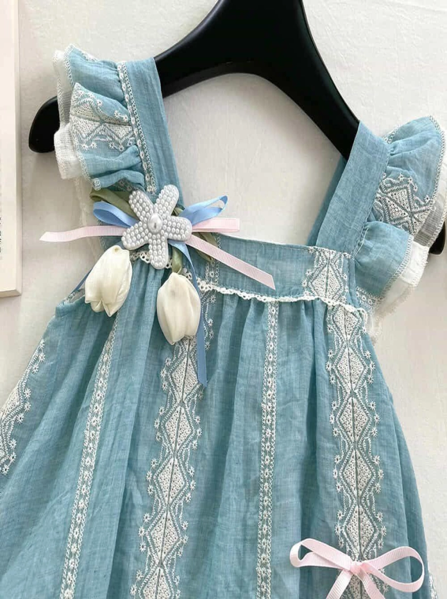 Imported Flying Sleeves Square Neck Lace Bow Princess Dress - China