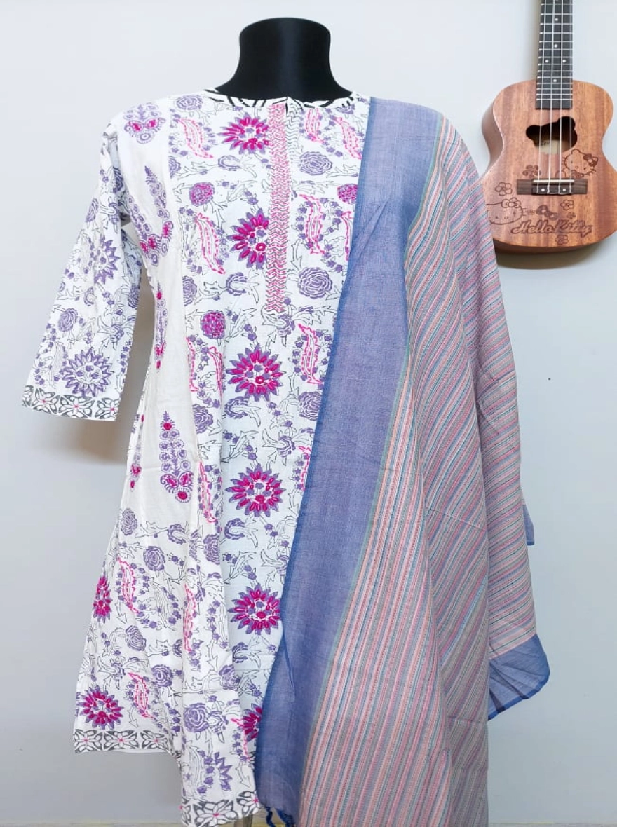Indigo Heritage Paisley Print Kurti with Sky-Blue Striped Dupatta