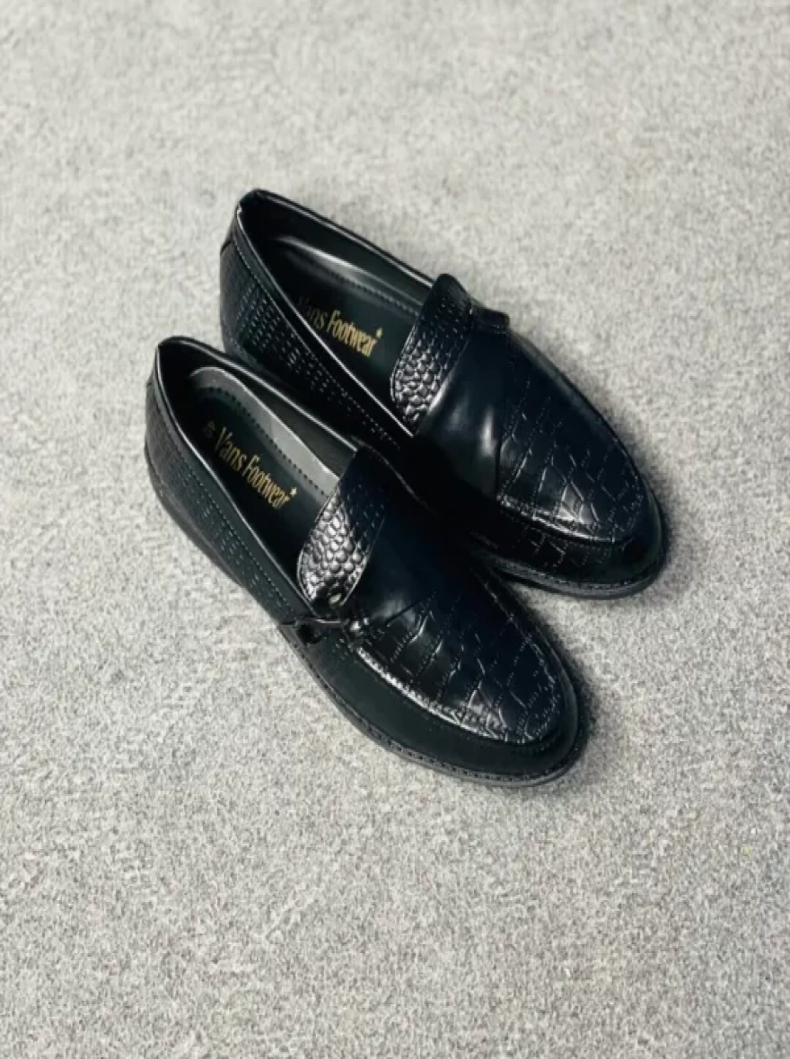 Vencthuri Casual Tarsal for Men – Black