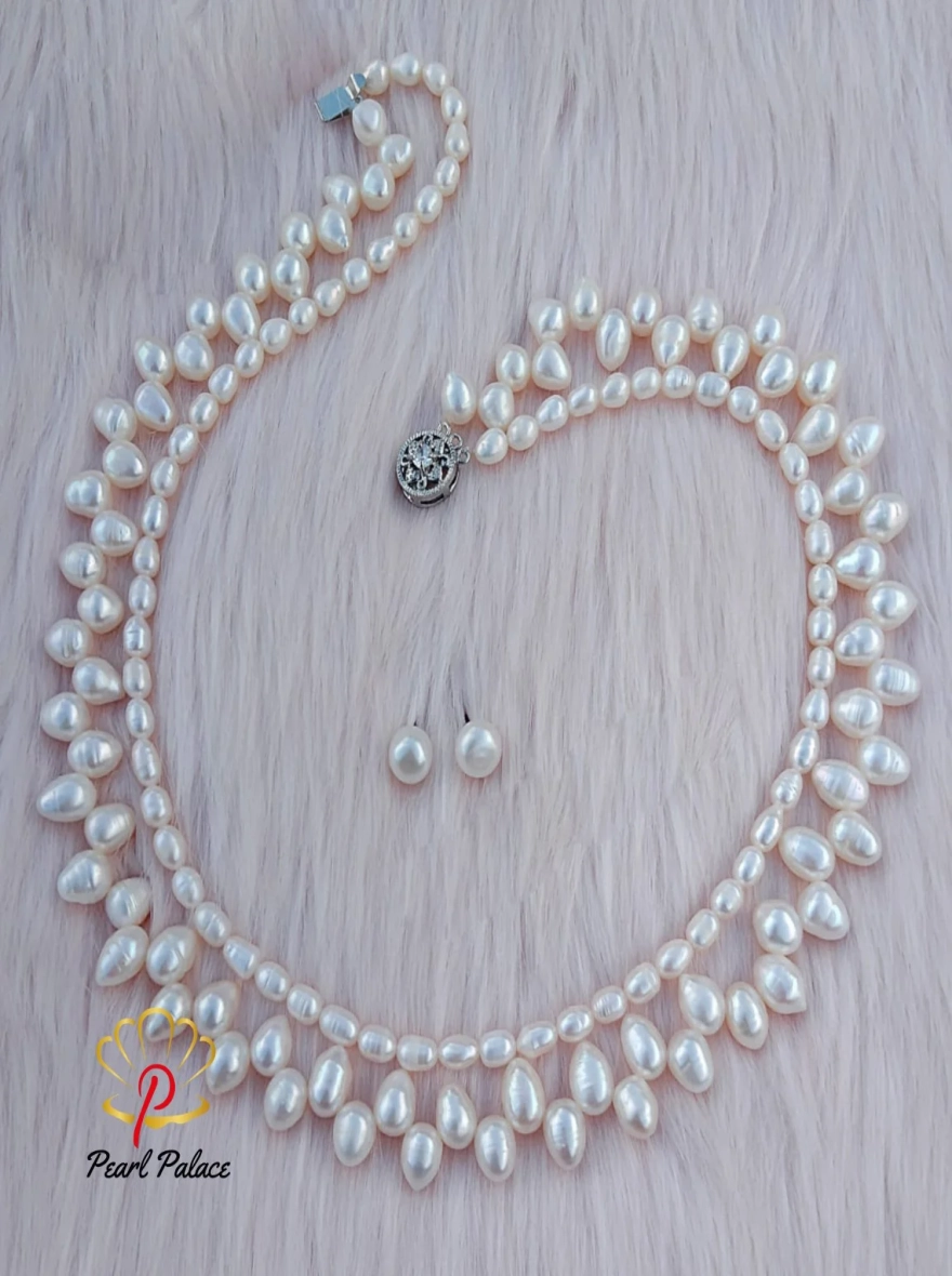 Unique Petal Pearl Necklace Set.