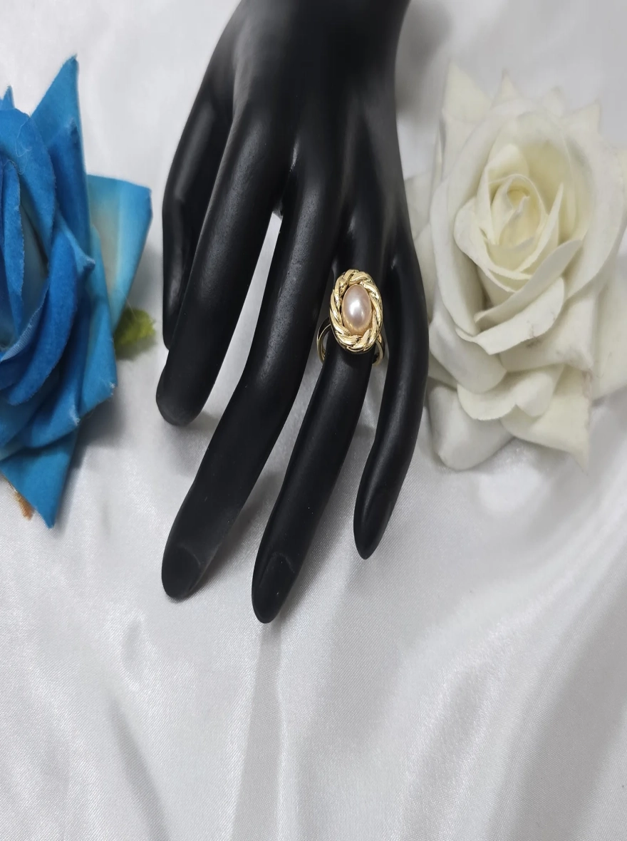 Love’s Reflection Pink pearl ring