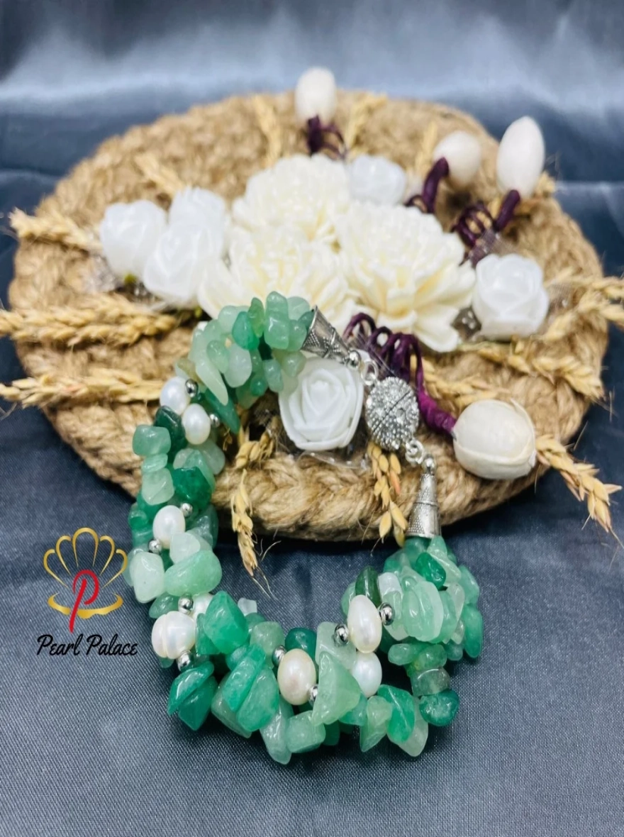 Serenity in Green: Panna Stone and Pearl Harmony Bracelet