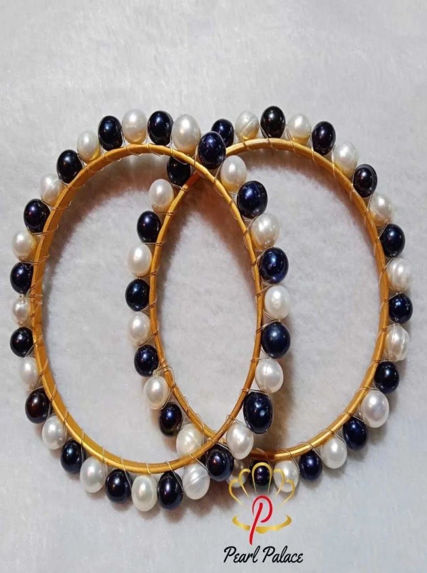 Fresh Water Pearl Black & white Color Fresh Water Pearl Churi