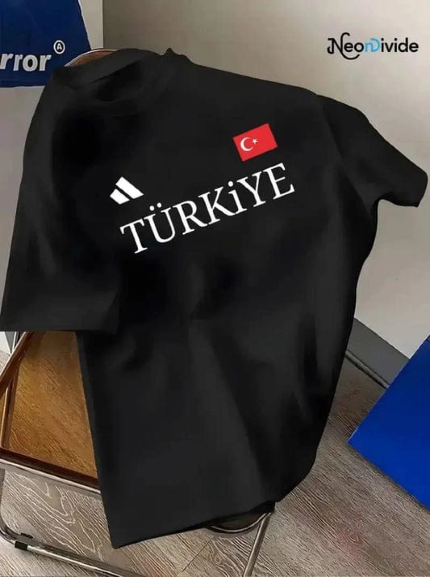 Türkiye National Flag Essential Black Tee