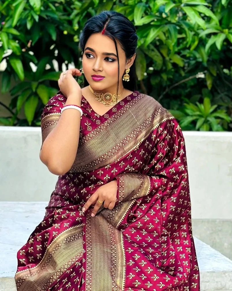 Royal Magenta Golden Zari Banarasi Silk Shari