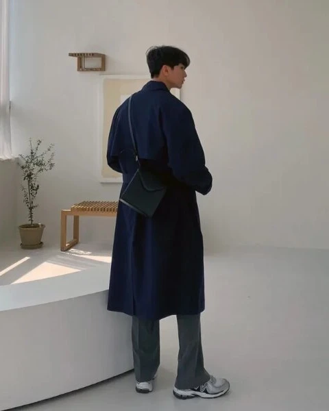 Premium Korean Vertical Phone Bag – Minimalist Leather Crossbody