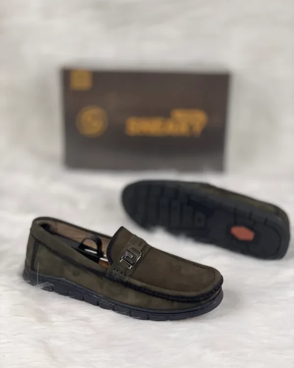 Royal Cobbler_Olive_Metal Emblem_Suede Leather_Men