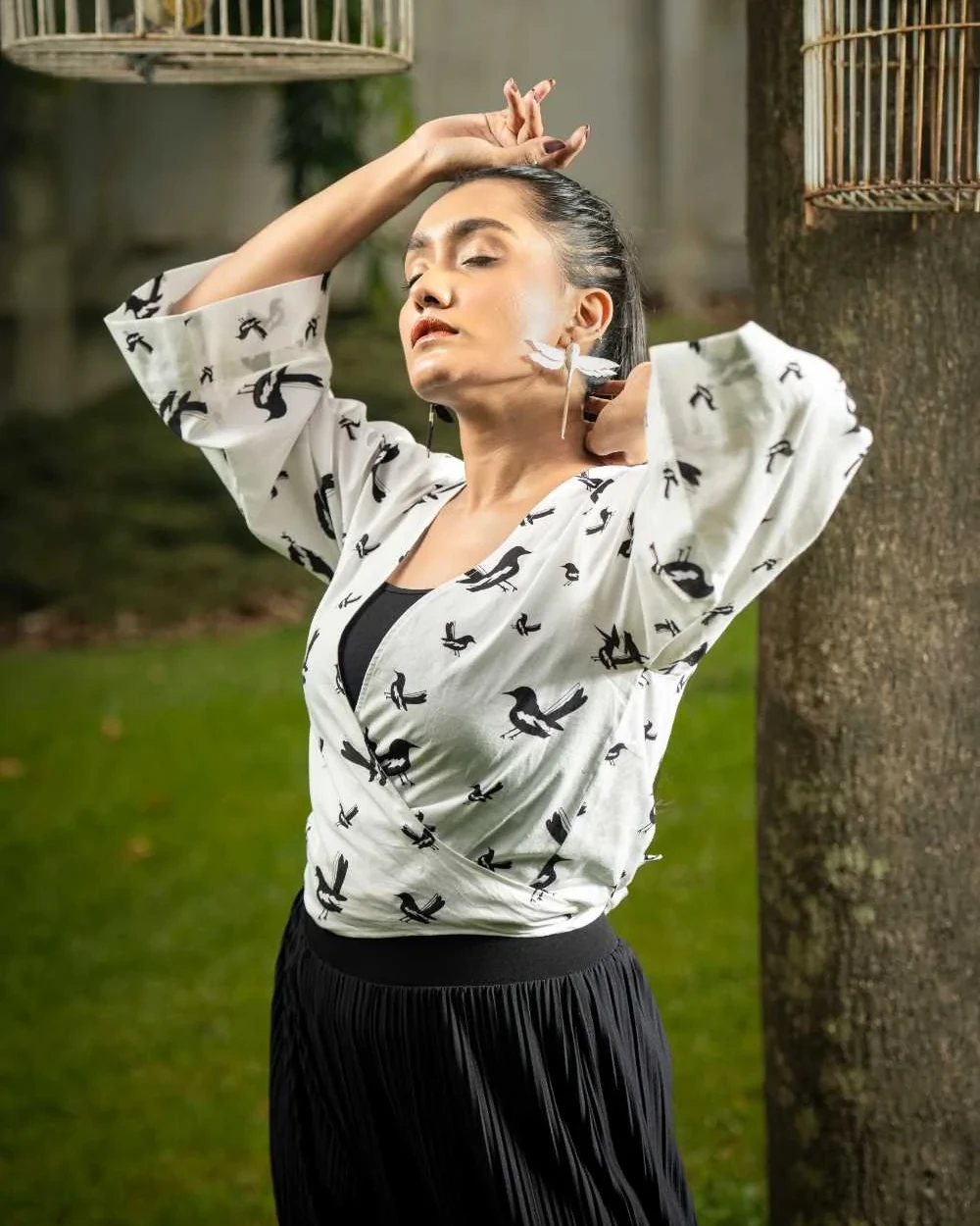 Magpie robin Crop Tops