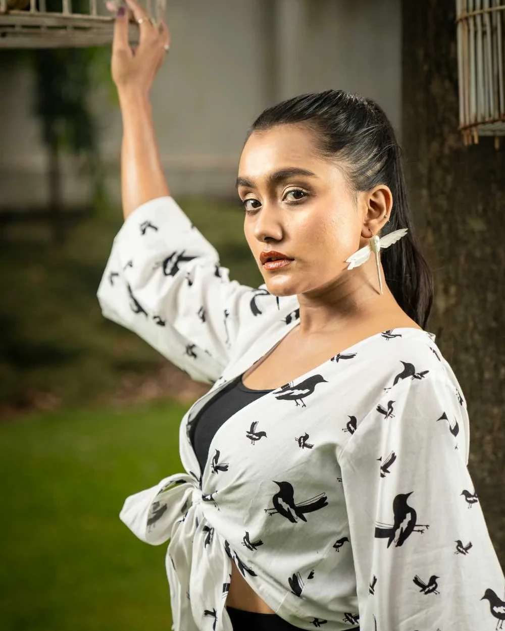 Magpie robin Crop Tops