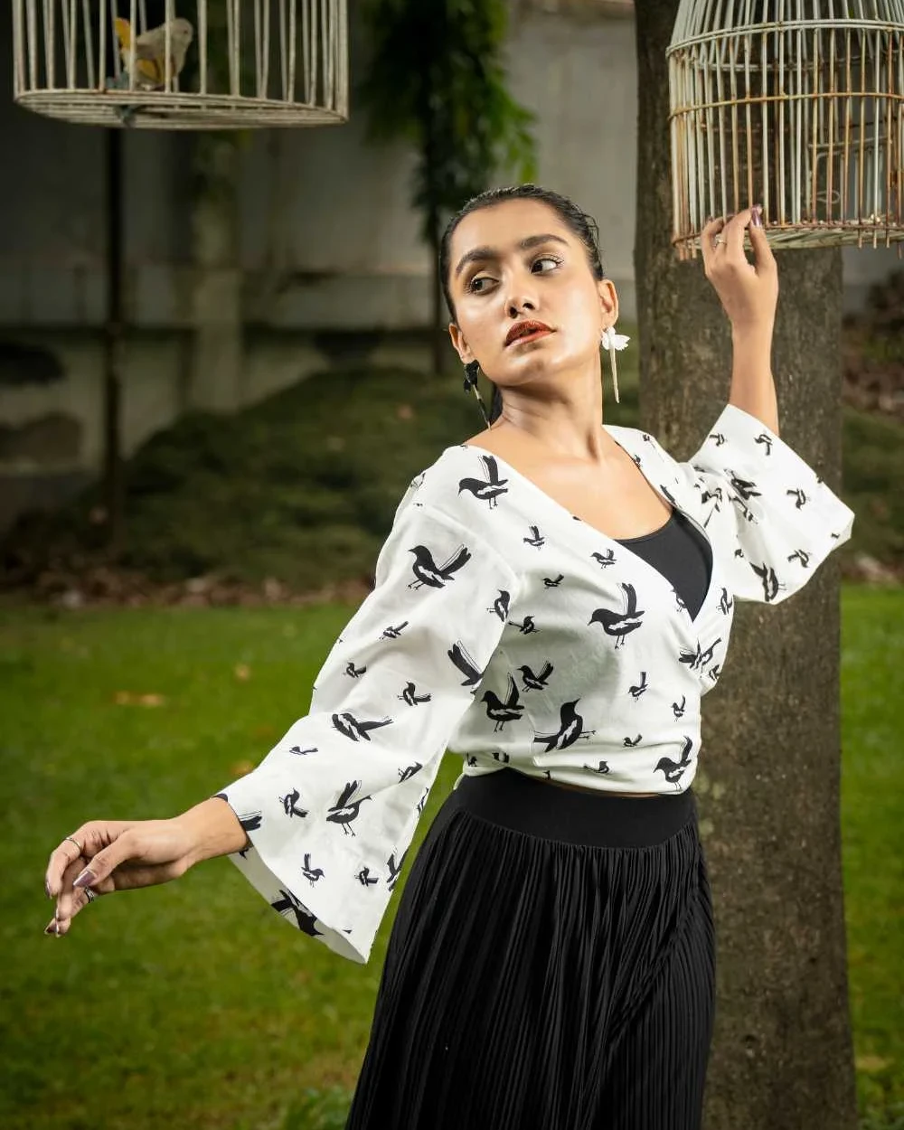 Magpie robin Crop Tops